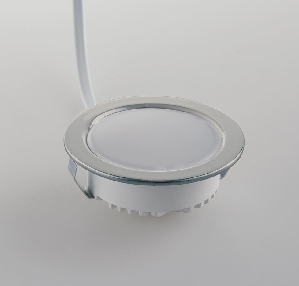 Lampada sottopensile da incasso con struttura in termoplastica con finitura bianco o silver Lampada sottopensile da incasso con struttura in termoplastica con finitura bianco o silver